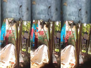 Desi Bahbhi bathing