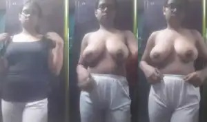 Desi Girl Shows her Boobs